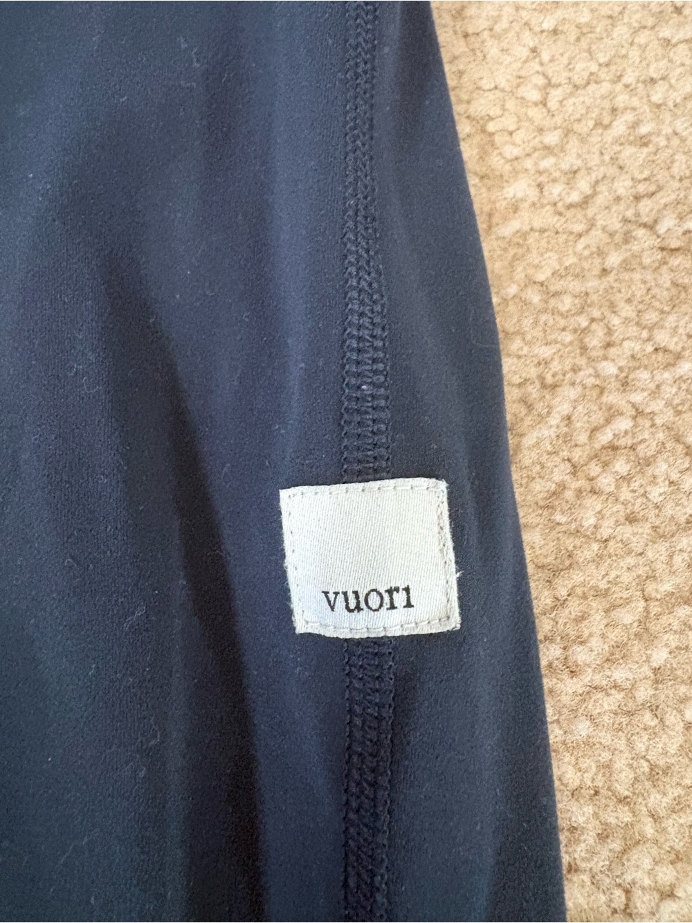 Vuori Daily Form Leggings in Navy - Picture 3 of 4